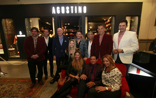Personalidades del espectáculo, los medios y el deporte asistieron a la inauguración.