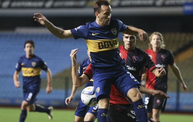 Los jugadores gritaron los goles en una Bombonera vacía.