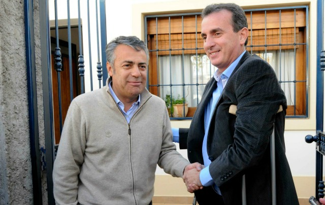 Cornejo (derecha) desayunó en su casa con Pérez para hablar de la transición.