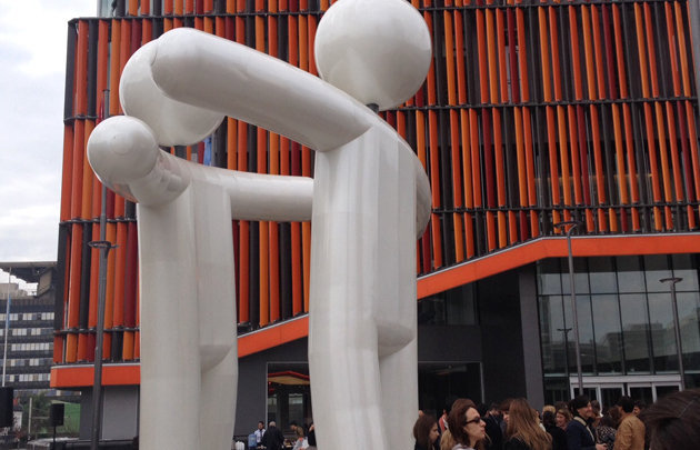 ''El Abrazo'', la escultura ideada por el propio Ruda.
