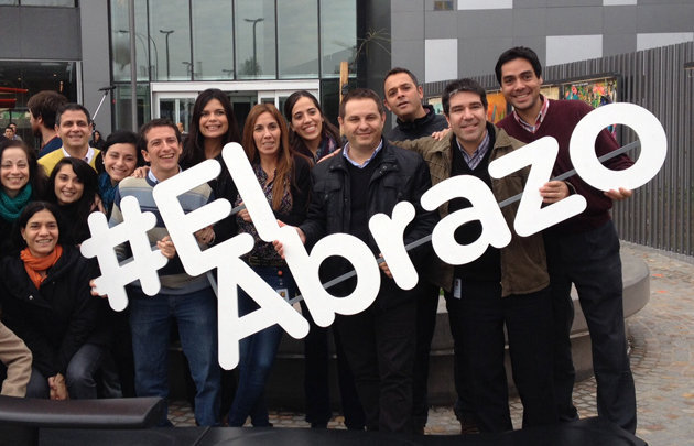 ''El Abrazo'', representa el espíritu de la compañía.