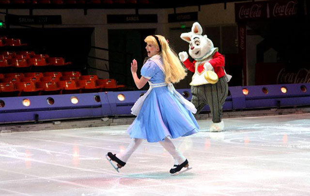 Los personajes del mágico mundo de Disney en la pista de hielo del Orfeo.