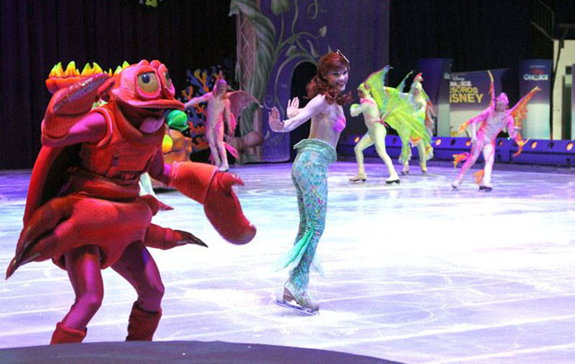 Los personajes del mágico mundo de Disney en la pista de hielo del Orfeo.