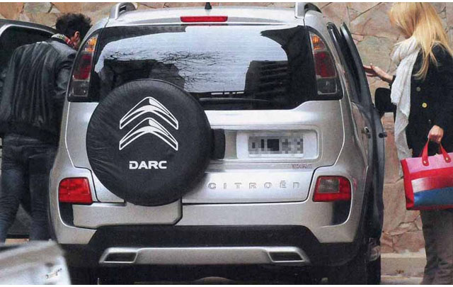 Nicolás Cabré y Alién Bechara pasearon juntos.