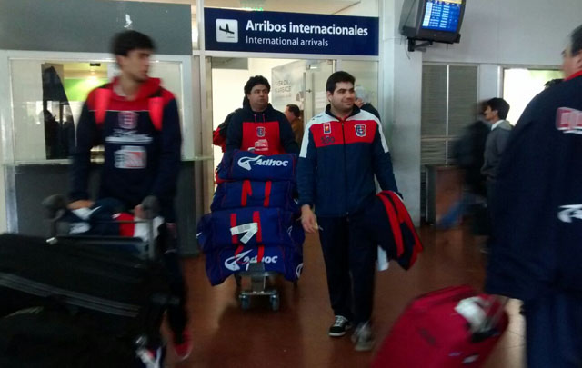 Los jugadores llegaron al aeropuerto de Tucumán.