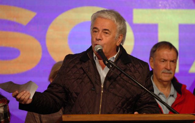 El gobernador cordobés sugirió ir al voto electrónico o boleta única. 