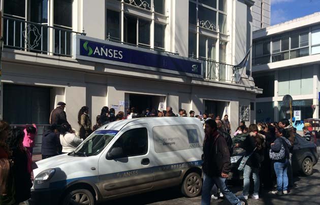 Hay demoras en la atención por la asamblea de primera hora (Foto: Archivo)