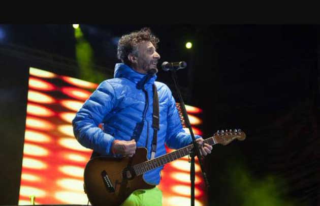 El músico rosarino durante su actuación en la Fiesta de la Nieve en Bariloche.