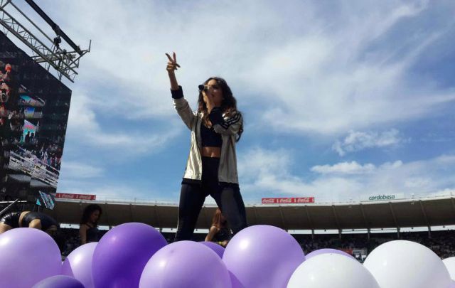 Lali en el #DiaDelNiñoenelKempes 