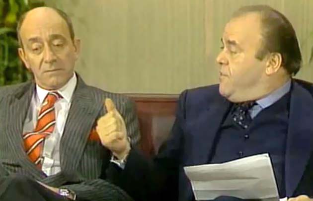 Olmedo en uno de sus famosos scketchs, ''Álvarez y Borges''