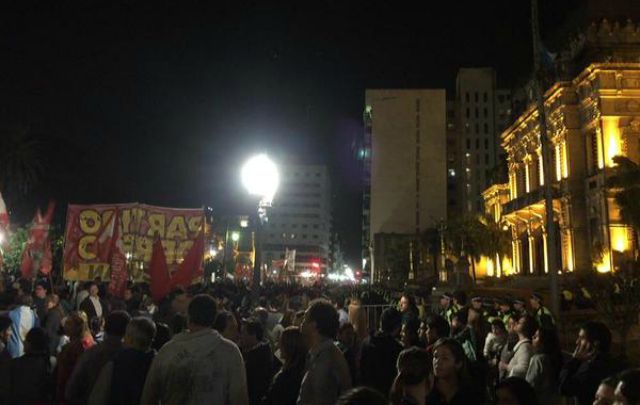 FOTO: Pacífica protesta en la capital tucumana.