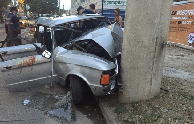 Dos parejas resultaron con heridas leves en un grave choque.