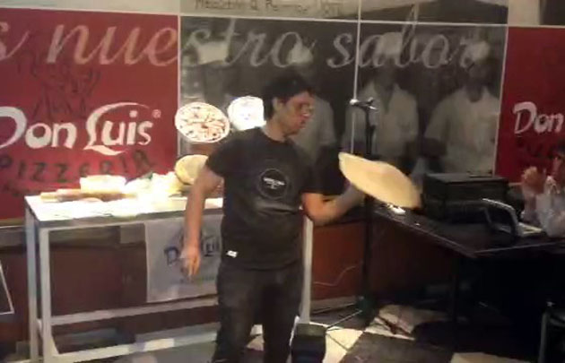 La demostración de Pablo Gil en la Pizzería Don Luis.