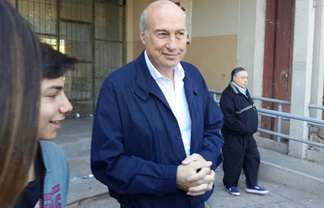 FOTO: Dómina votó en el colegio Nicolás Copérnico.