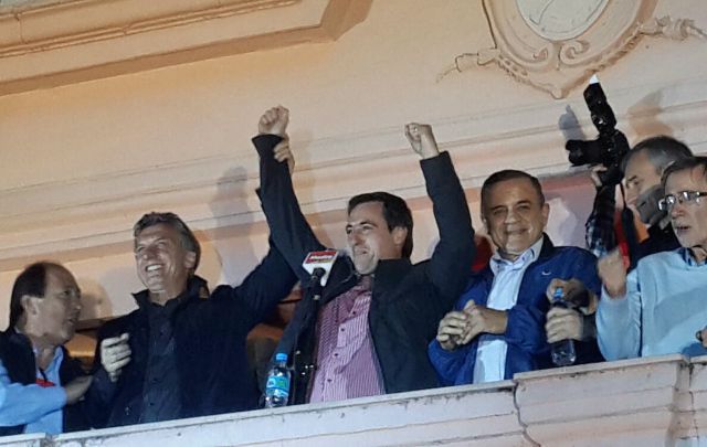 Sanz, Macri y Lábaque acompañaron a Mestre en el palco de la Casa Radical.