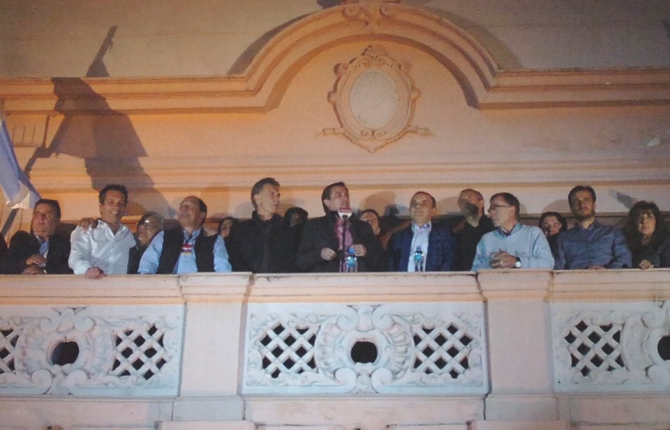 Mestre y Macri festejan en Casa Radical.