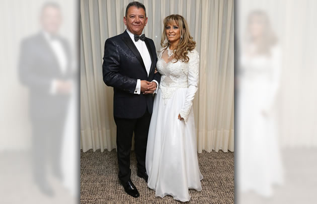 Lito y Claudia de punta en blanco.