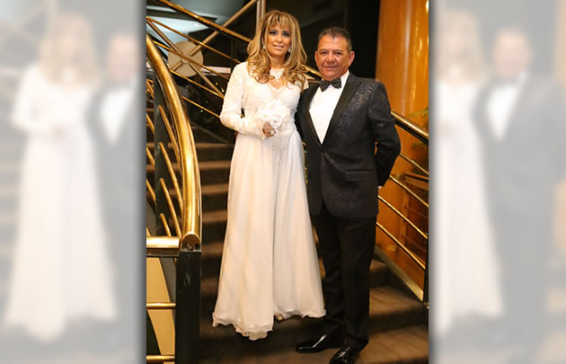 Lito y Claudia de punta en blanco.