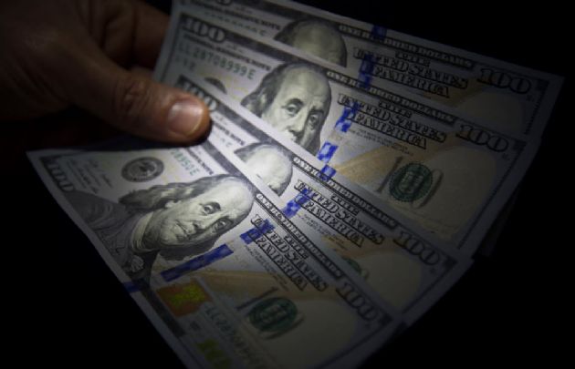 El dólar blue bajó 6 centavos este martes.