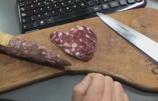 El equipo de Juntos degustó los salames de Colonia Caroya.