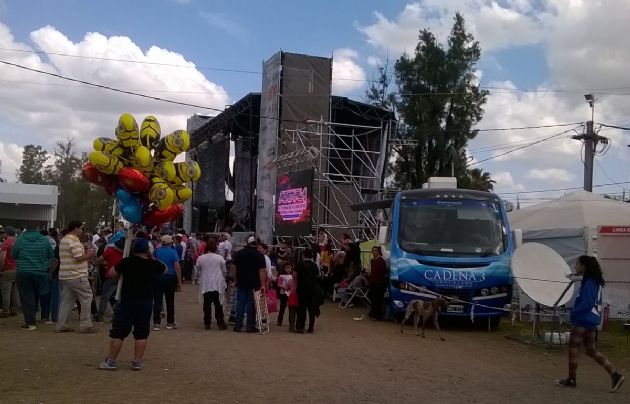 La unidad móvil de Cadena 3 en la Sociedad Rural de Morteros.