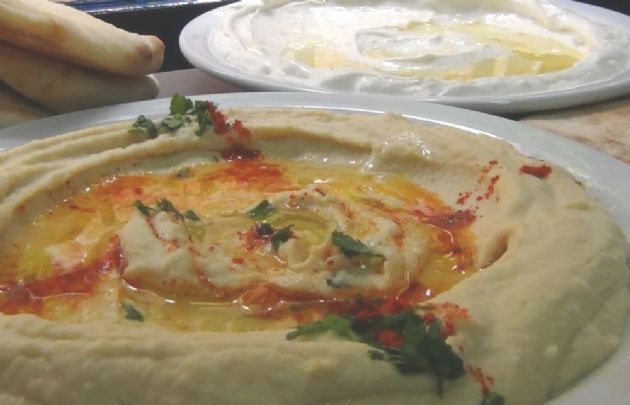 Al Malek presenta diversas opciones en comida árabe.