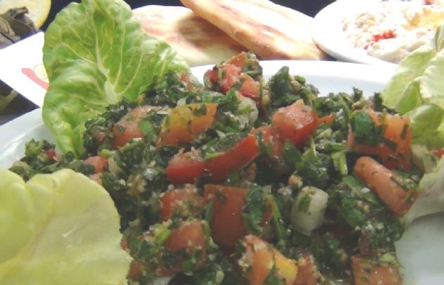 Al Malek presenta diversas opciones en comida árabe.