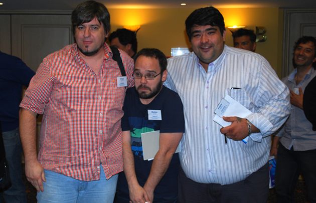 Huberman y Argüello le hacen sanguchito a Arrieta.