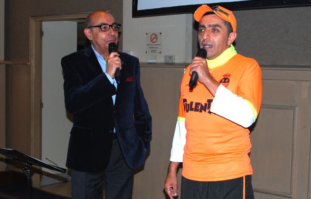 Adrián Gómez y su rutina de humor.