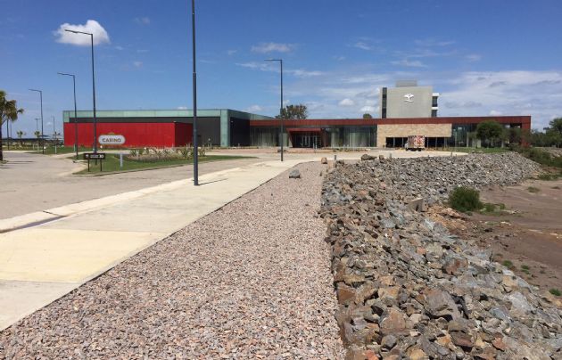 El Hotel Casino Spa Ansenuza, entre otras cosas se destaca por su ingreso.