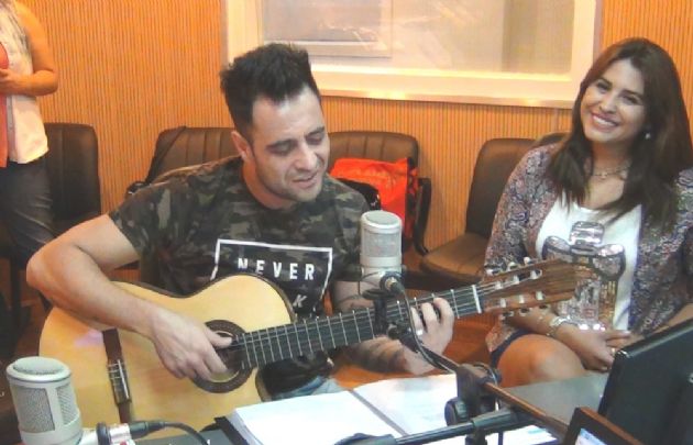 Lisandro Márquez y Paola Arias cantaron ''Mi luna cautiva'' en Juntos.