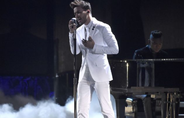 Prince Royce durante su show en la velada.