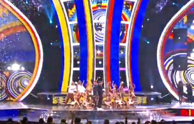 El imponente escenario que acompañó la gala.