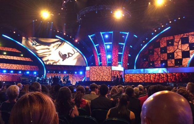 El imponente escenario que acompañó la gala.