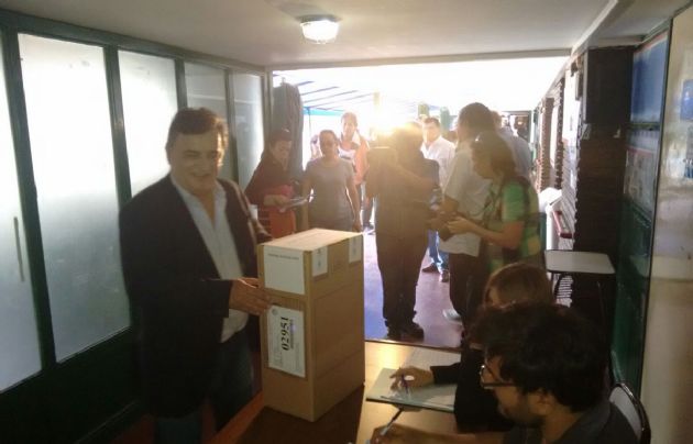 Negri votó en una escuela del Cerro de las Rosas, Córdoba.