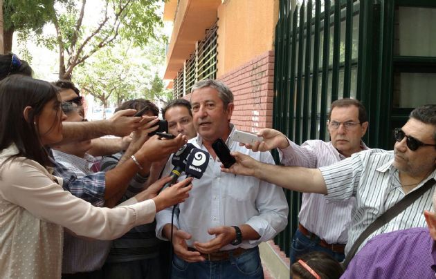 Julio Cobos votó en Mendoza y esperará los resultados en Buenos Aires.