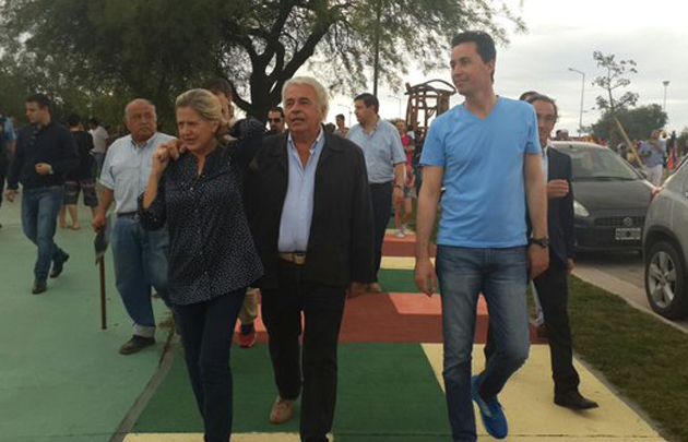 De la Sota junto a Adriana Nazario y el ministro de Infraestructura, Manuel Calvo.
