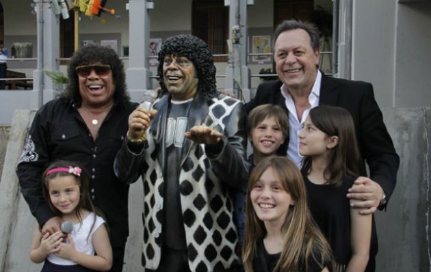 Descubrieron la escultura que homenajea a Carlitos Jiménez