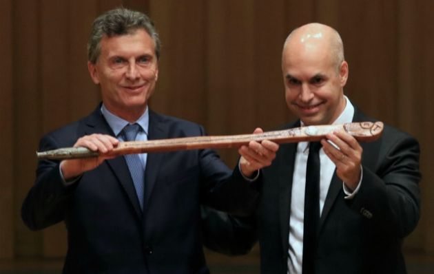 Mauricio Macri entregó los atributos a Horacio Rodríguez Larreta.