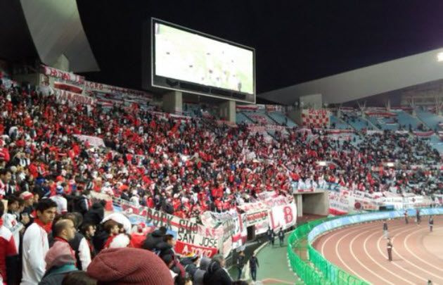 Una multitud de hinchas alienta a River en Japón.
