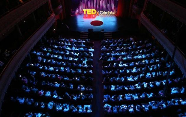 El público interactuó con los oradores de TEDxCórdoba.
