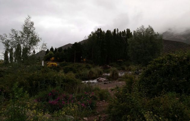Potrerillos se encuentra a 1700 metros sobre el nivel del mar, a 85 km de Mendoza. 