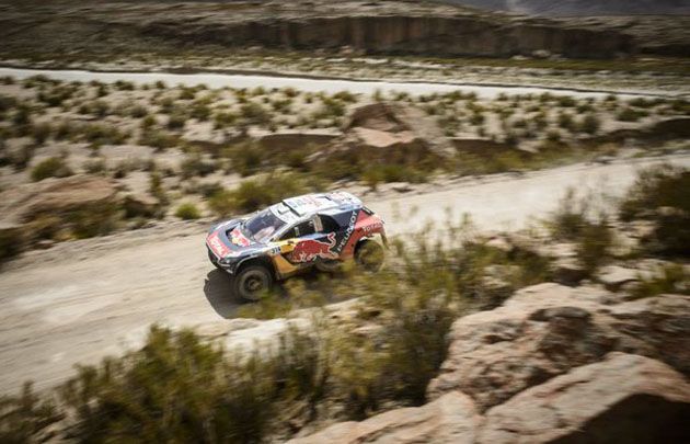 Loeb sigue liderando al categoría autos.