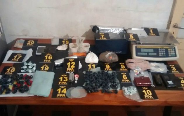 Secuestro de documentación, dinero y estupefacientes.