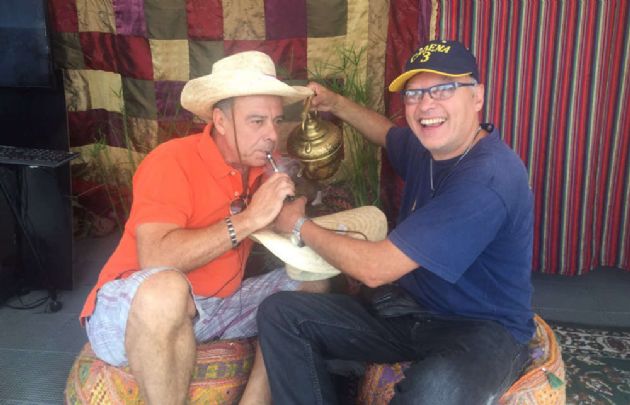 La carpa está ubicada en la estación de servicio Esso de Carlos Paz.