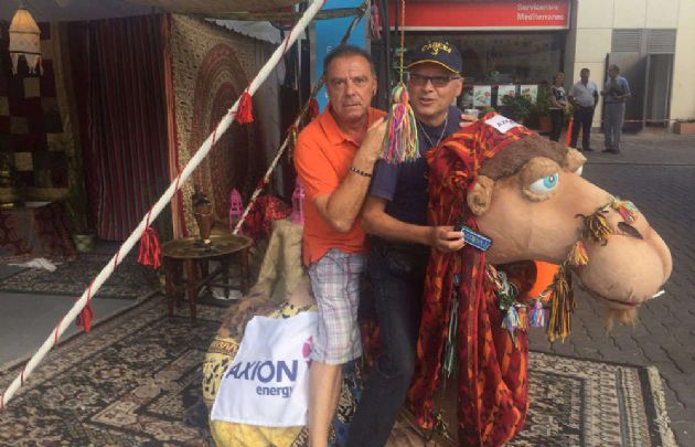 Fonseca y Morales, junto al camello.