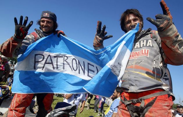 Los hermanos Patronelli festejaron su triunfo en el Dakar.