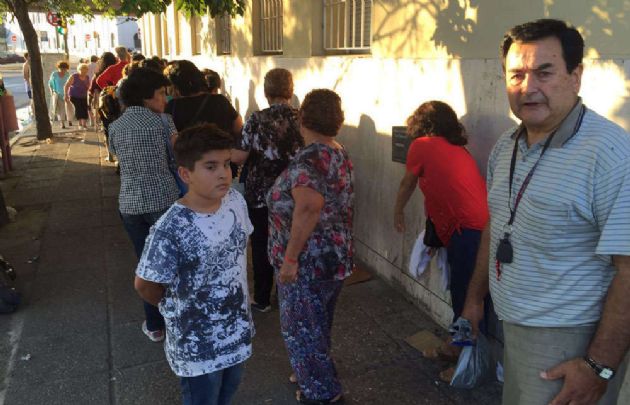 Los beneficiarios llegaron anoche o de madrugada para poder hacer el trámite.