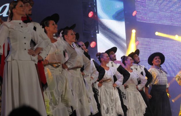 El Ballet Folclórico Nacional estuvo a cargo de la apertura