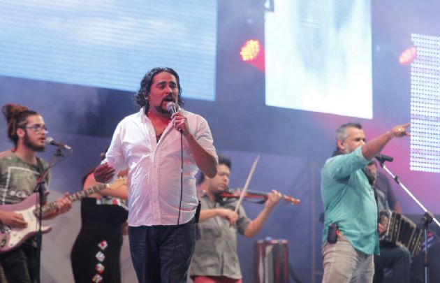 La Callejera, diversión y ritmo en el escenario